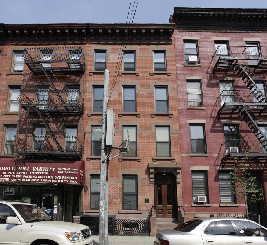 Building Photo - 497 Henry St