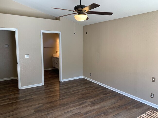 Foto del edificio - 203 Legacy Ln
