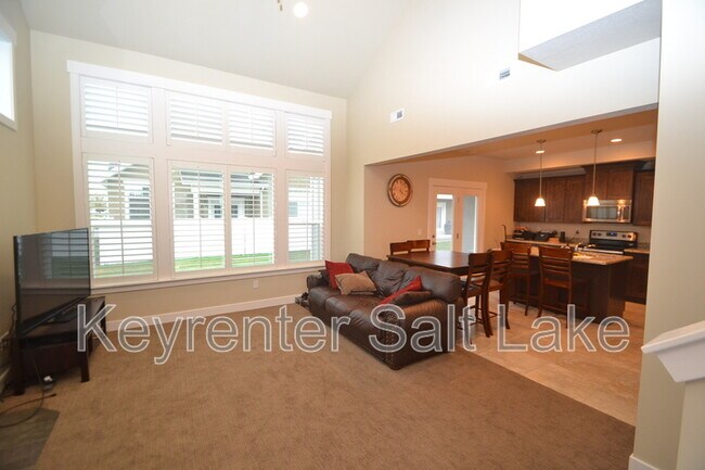 Building Photo - 1867 W Trail Heights Dr