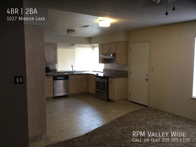Foto del edificio - Beautiful 4 Bedroom Home in Established No...