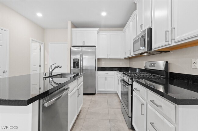 Foto del edificio - 6243 Milford Sound St