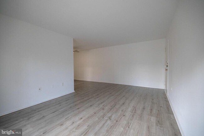 Foto del edificio - 5937 Quantrell Ave