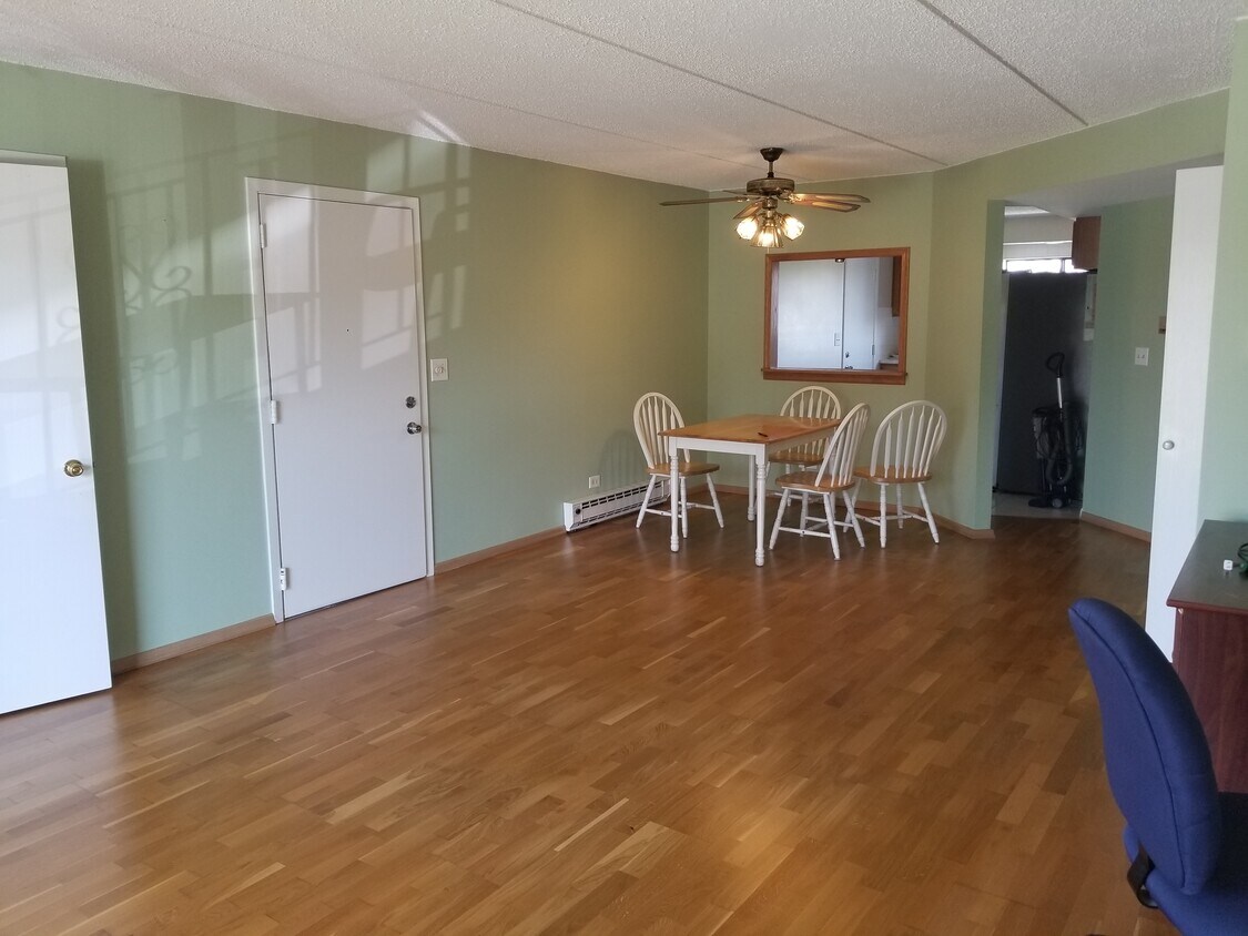 629 N Briar Hill Ln Unit 4, Addison, IL 60101 Condo for Rent in