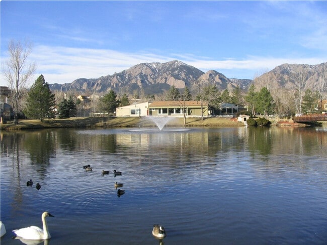 Beautiful Tantra Lake - 850 W Moorhead Cir Apartment