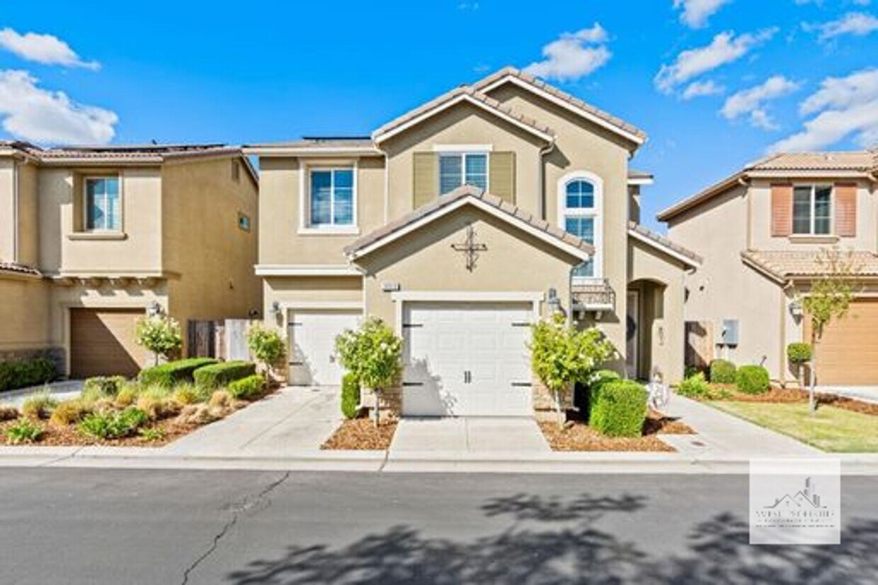 Foto principal - Beautiful 3 Bedroom 2.75 Bath Home with SO...