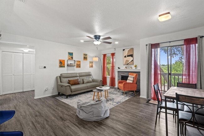 Foto del edificio - 4500 E Oltorf St