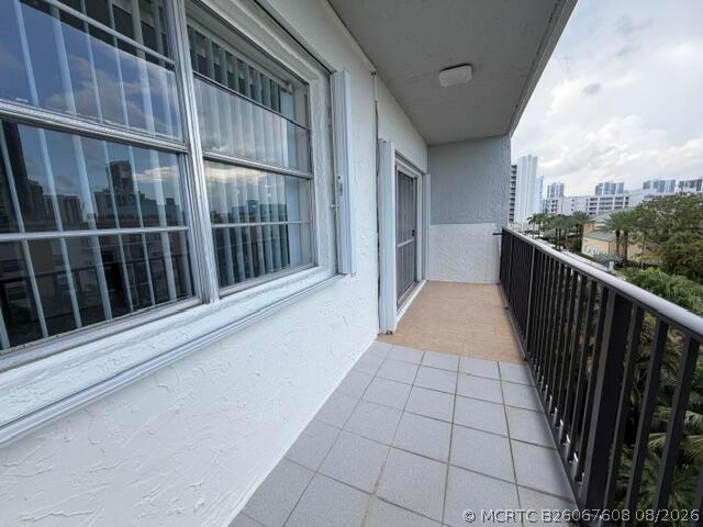 Foto del edificio - 250 NE 181st St