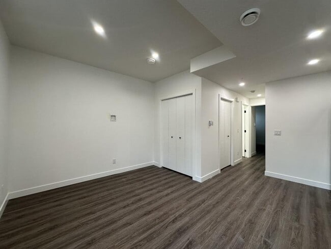 Building Photo - 1.0 bedroom in Calgary Alberta T2M 2H1