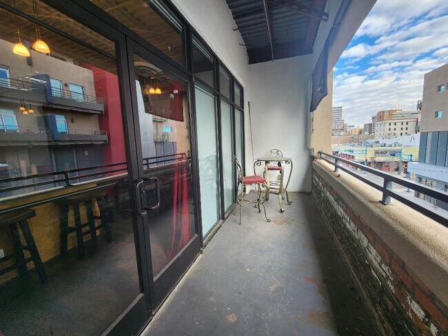 Foto del edificio - 600 Central Ave SW
