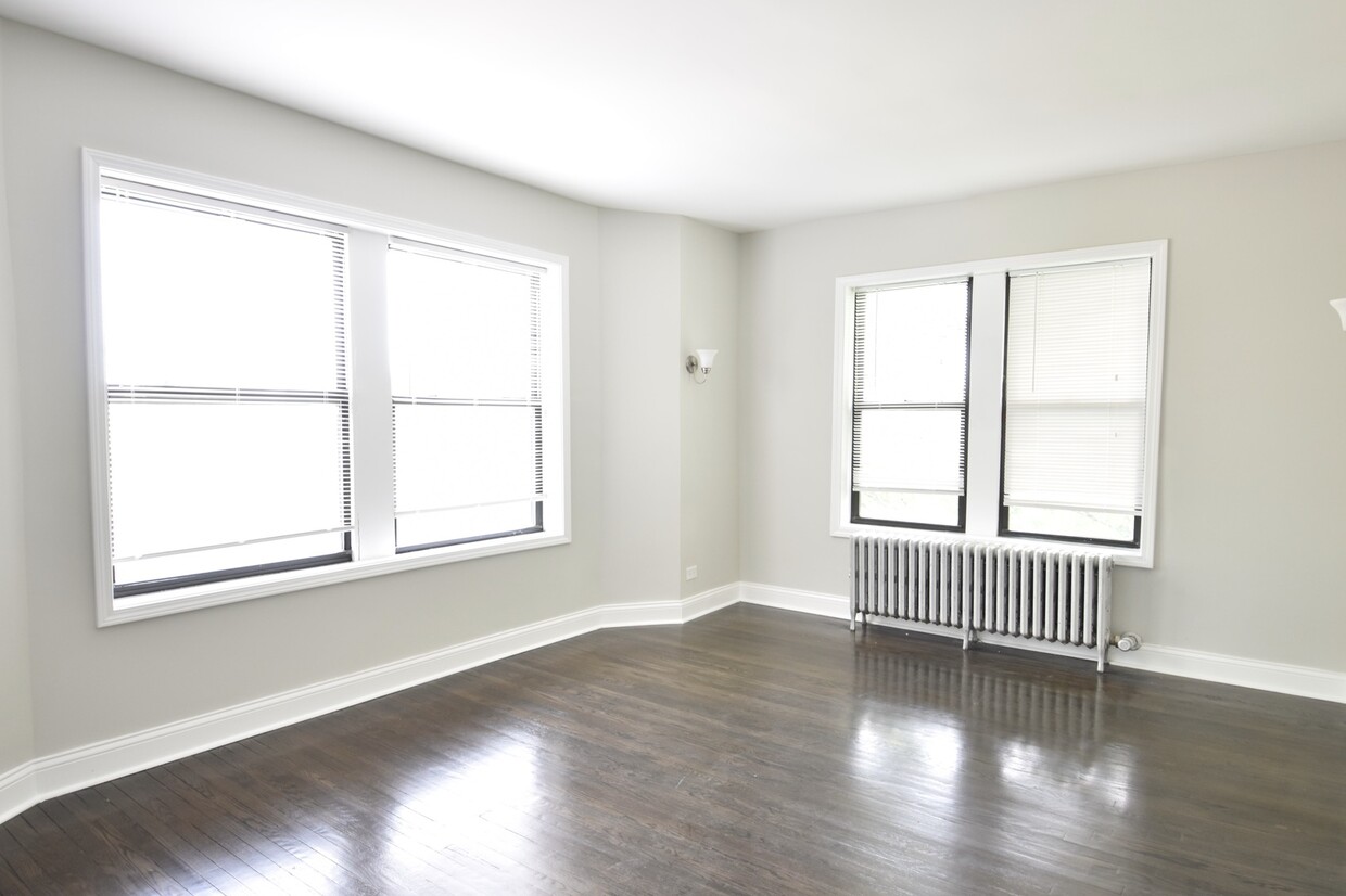 Primary Photo - 2240 W Granville Ave