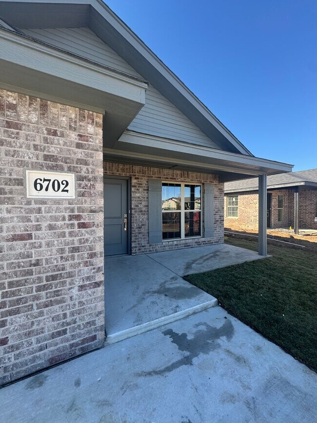 Building Photo - 3/2/1 Fabulous new build 2025