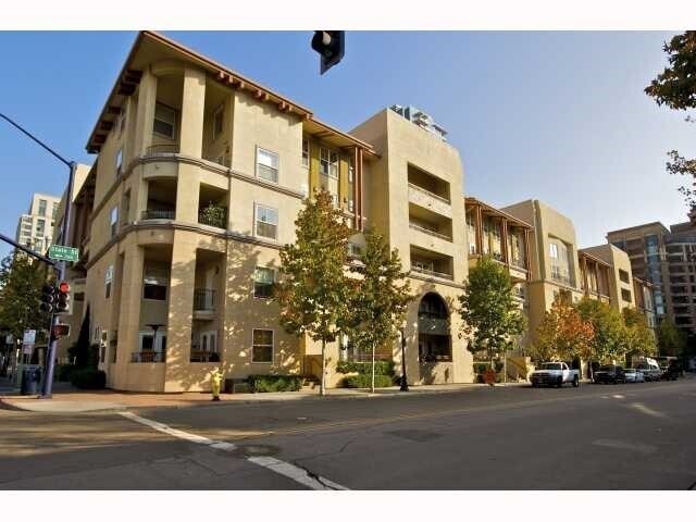 Building Photo - Luxurious 2 Master Bedrooms 2.5 Bath Townhome