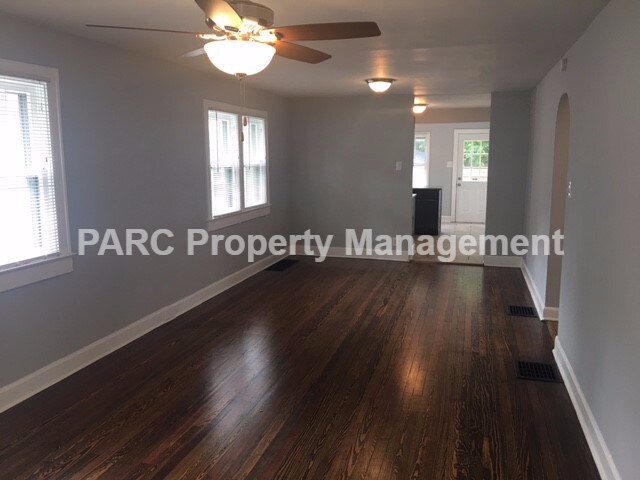 Foto del edificio - 4620 Caroline Ave
