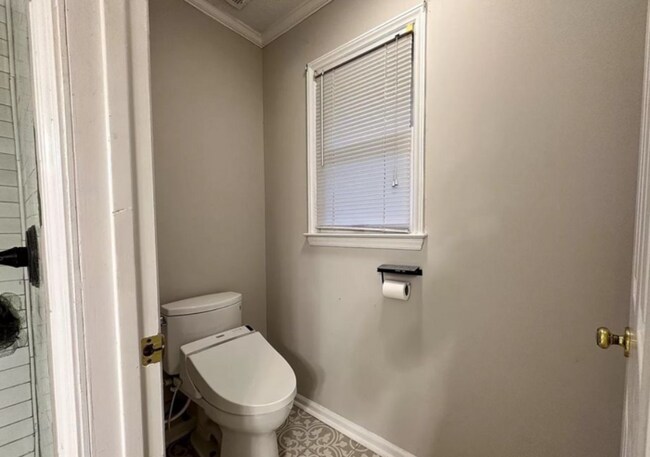 Building Photo - Room rental