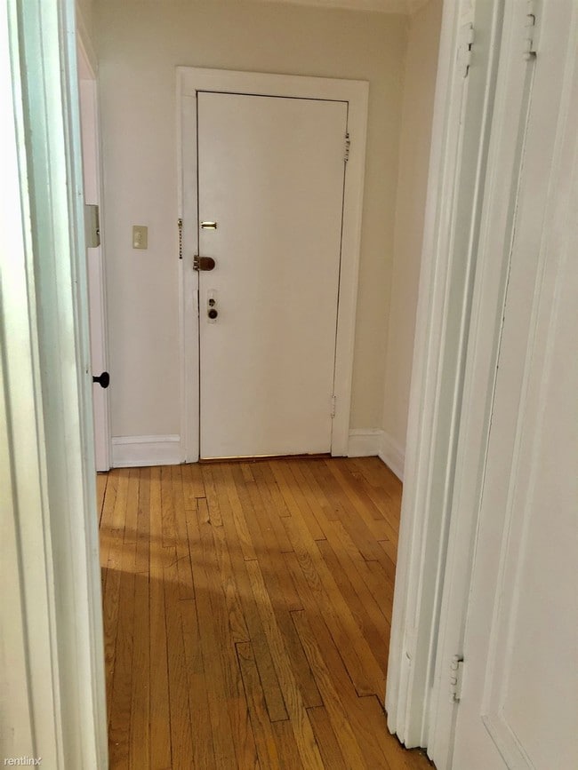 Building Photo - 1 br, 1 bath Apartment - 1301 Ridgeland Ave