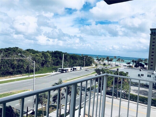 Foto del edificio - 3000 E Sunrise Blvd