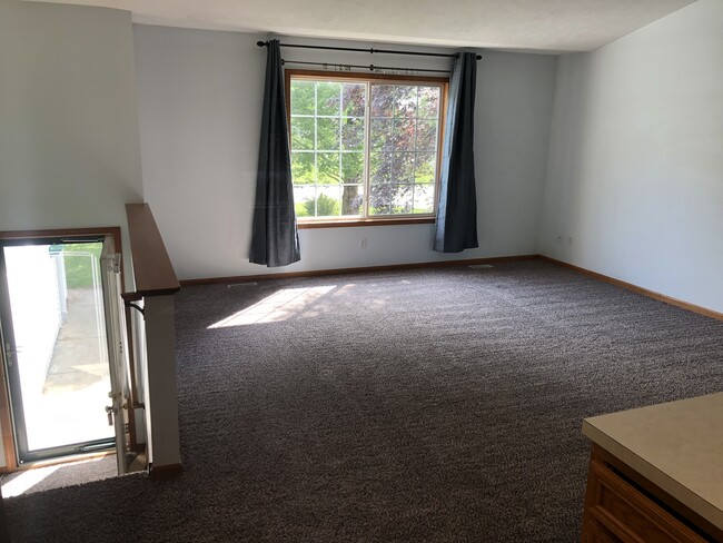 Building Photo - 5560 Eric St