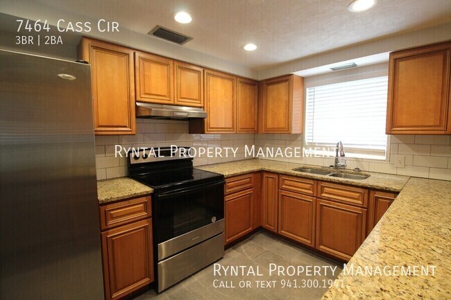 Foto del edificio - 7464 Cass Cir