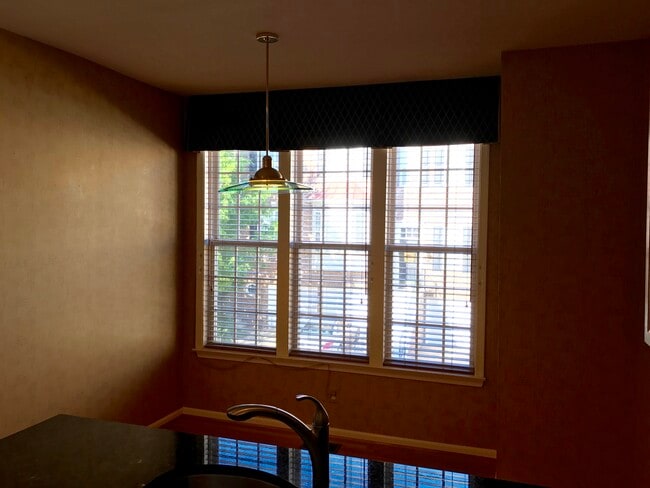 Dine In Kitchen Area - 4614 Kirkland Pl