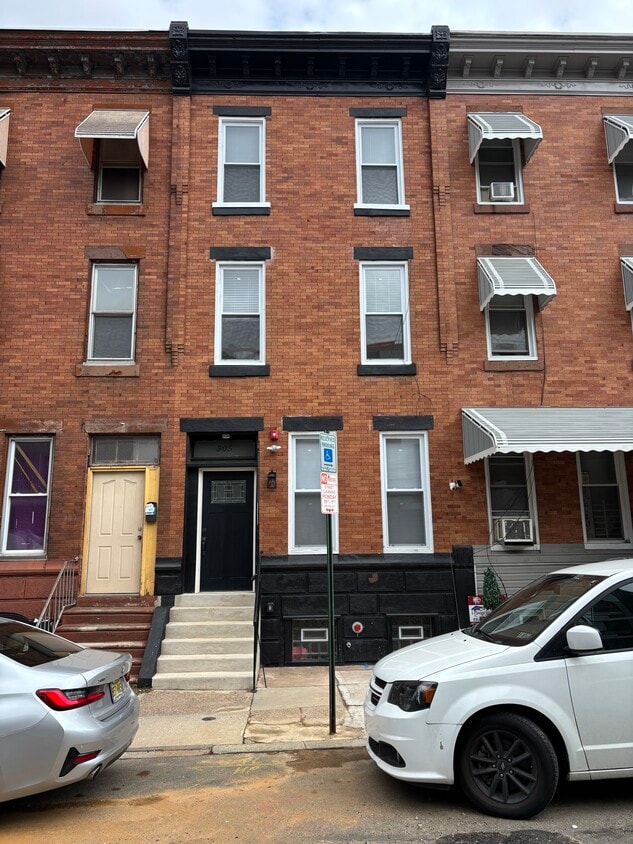 Front of building - 905 W Susquehanna Ave