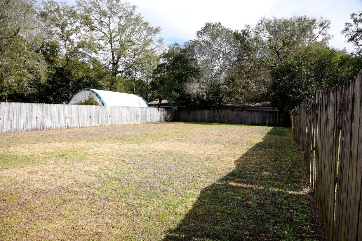 Foto principal - Central Niceville home w/ lawncare included!