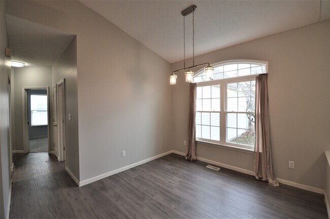 Foto del edificio - 6273 Saddletree Dr