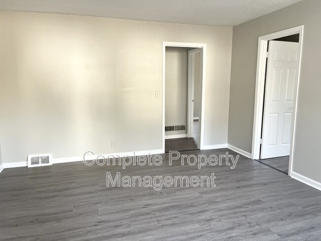 Foto del edificio - 7136 Paris Ave