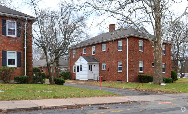 Side de Foto del edificio - McKee Street Apartments