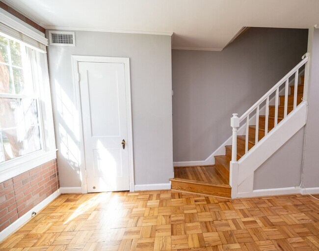 Building Photo - 1 Bedroom Townhome in Arlington