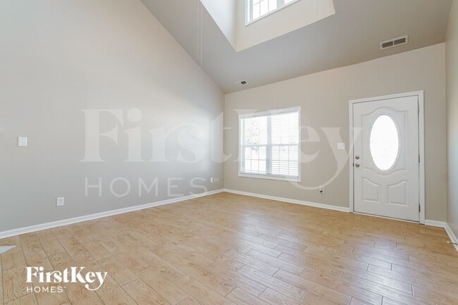 Building Photo - 925 Troubadour Ln