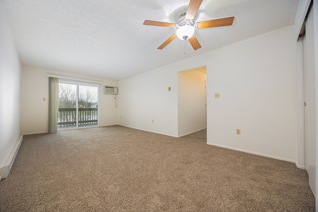 Building Photo - Crystal Lake