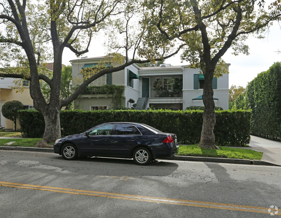 Primary Photo - 810 E Doran St