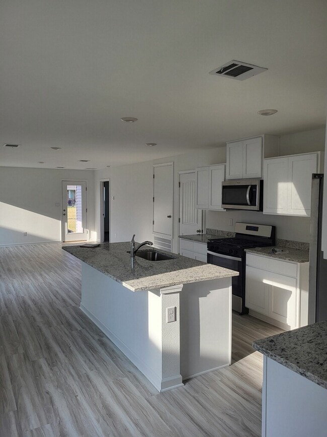 Building Photo - 12810 Catalpa Ave