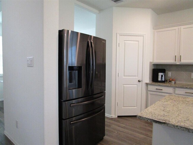 Foto del edificio - 9323 Darby Knoll Wy