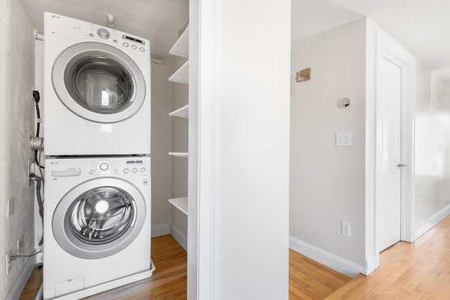 Building Photo - 341 Cambridge St