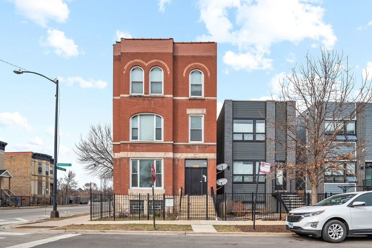 Foto principal - 2756 W Monroe St