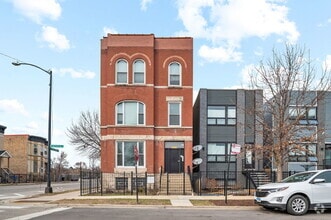 Building Photo - 2756 W Monroe St