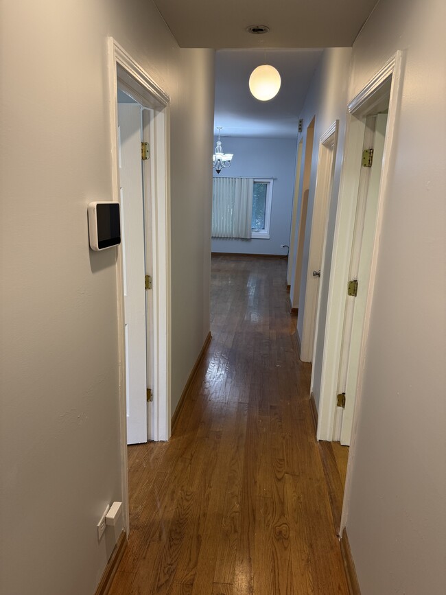Foto del edificio - 2214 Irving Park Rd