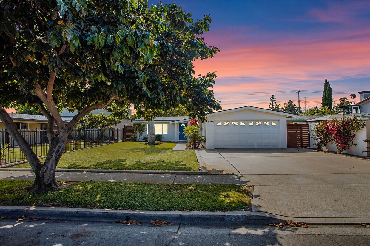 Foto principal - Entertainer's Dream in Costa Mesa-3/3 SFR