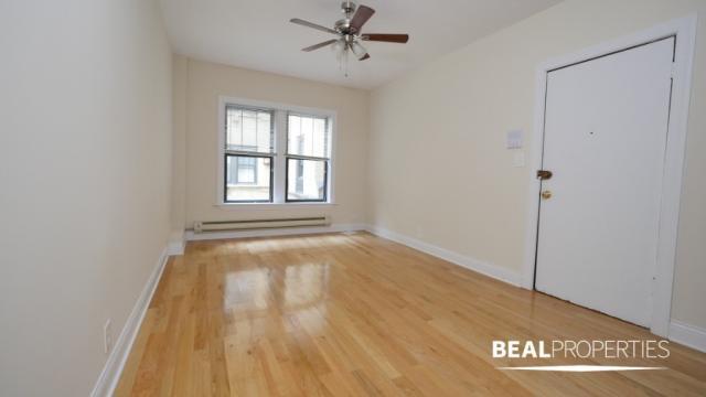 Foto del edificio - 0 bedroom in CHICAGO IL 60657