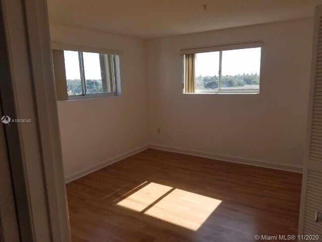 Foto del edificio - 11000 SW 200th St