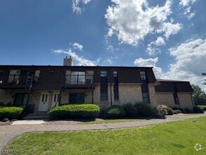 Building Photo - 904 Yorkshire Dr