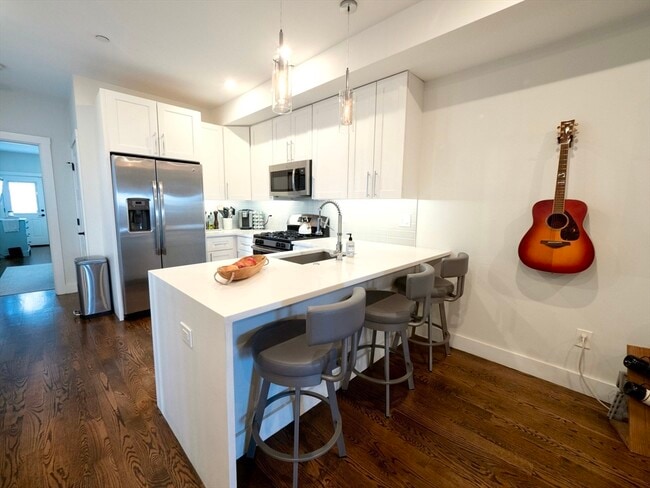 Building Photo - 65 Border St