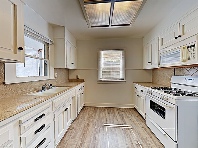 Foto del edificio - 1 br, 1 bath House - 1260 Coolidge Ave
