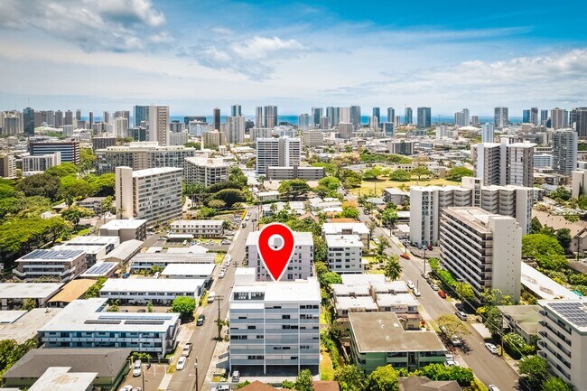 Building Photo - Makiki rental w/parking