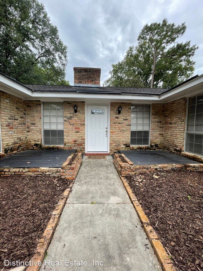Building Photo - 4 br, 2.5 bath House - 334 Country Club Blvd.