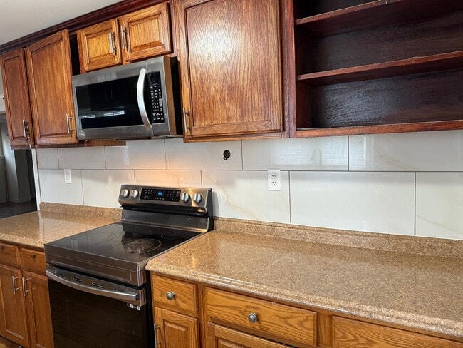 Foto del edificio - 7038 Hillside Rd