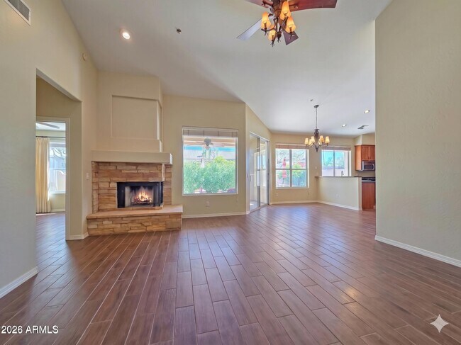 Foto del edificio - 23831 N 74th St