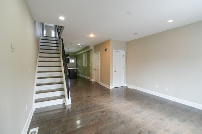 Foto del edificio - Super property 3 beds finished basement large yard