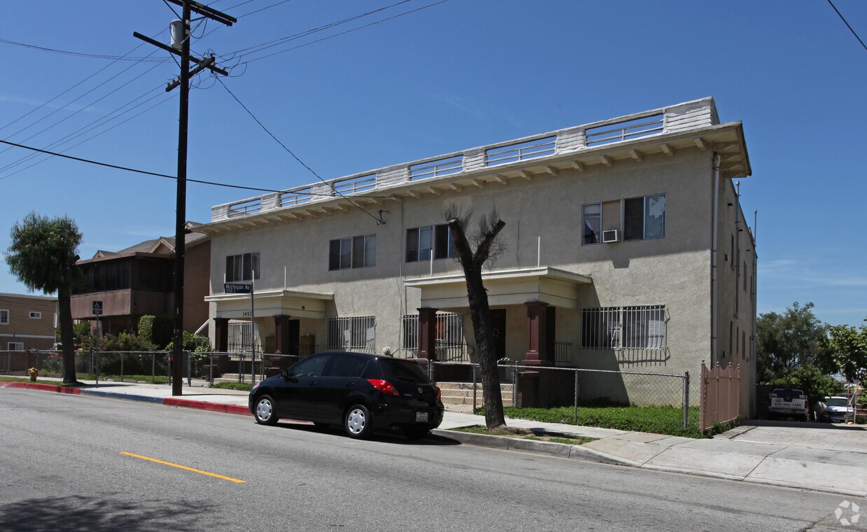 Building Photo - 1452 Pleasant Ave